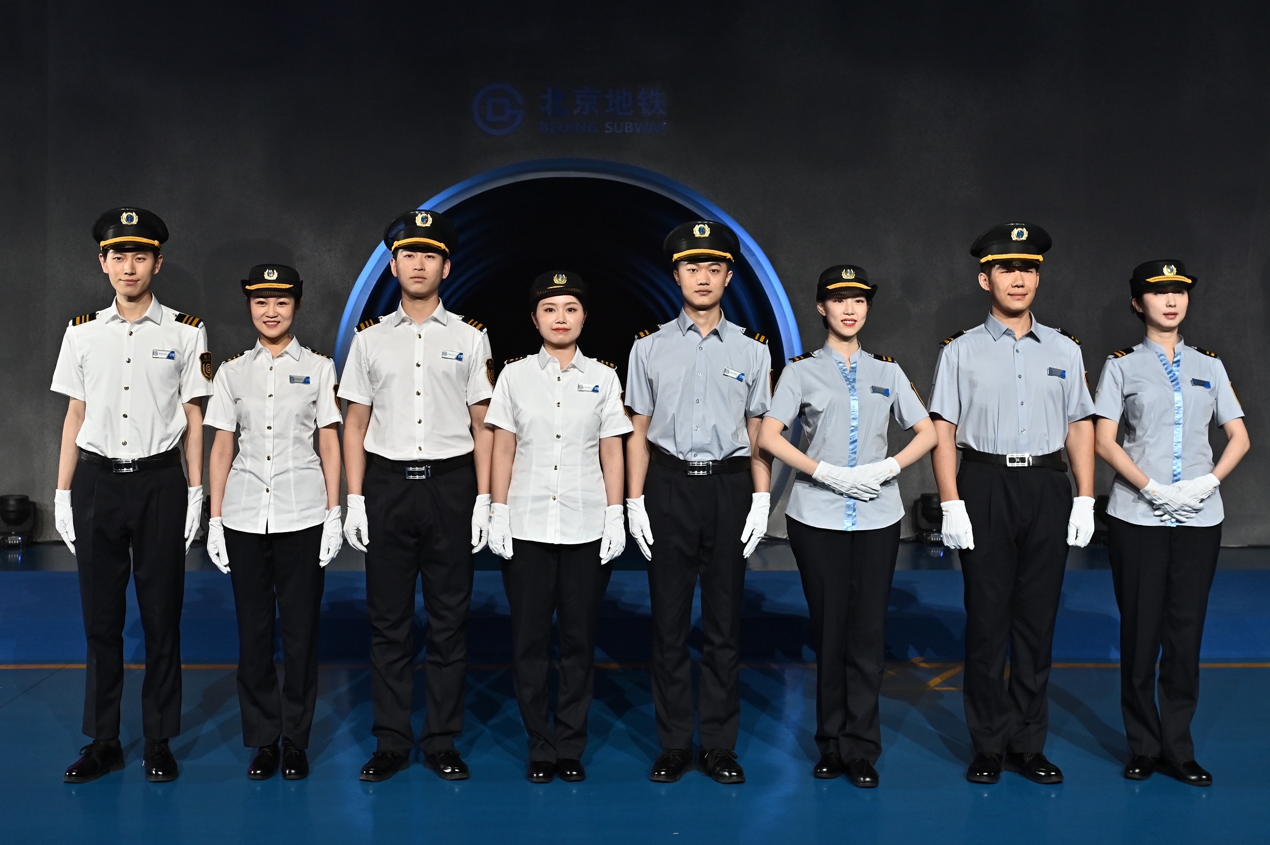 北京地铁员工制服图片