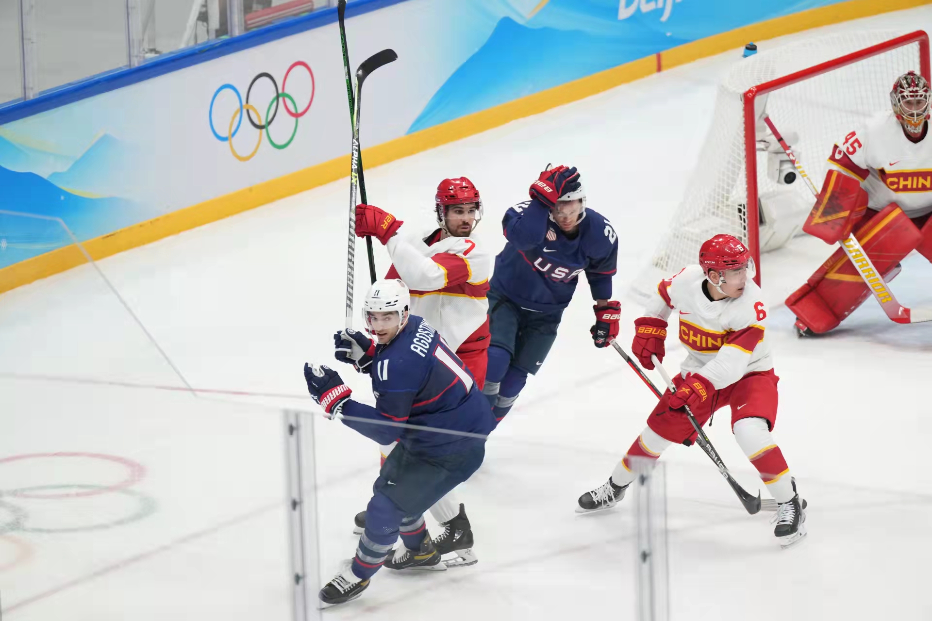 中国男子冰球历史首登冬奥舞台，0-8不敌美国队__财经头条