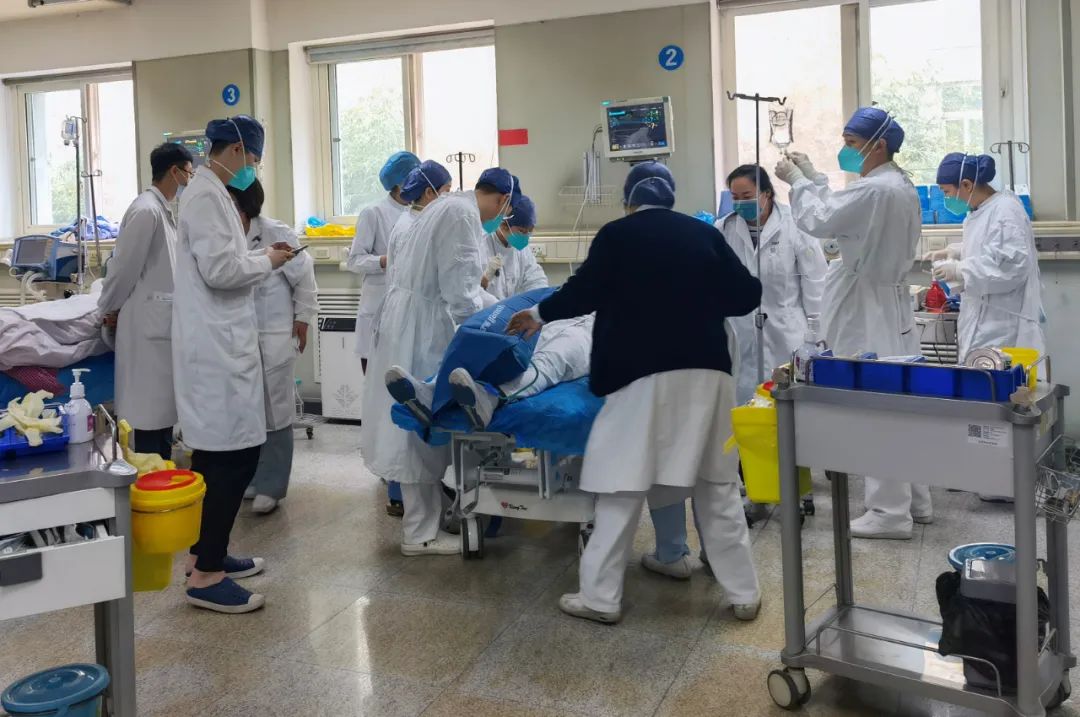 北京积水潭医院放射科和急诊科成功抢救碘造影剂过敏患者