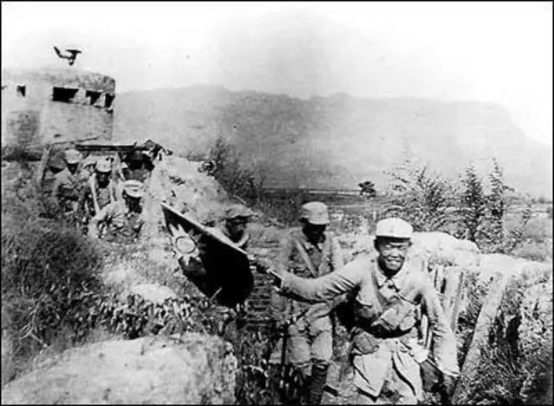 直击日本战败投降时的真实镜头：曾经多猖狂败时就有多沮丧 - 知乎