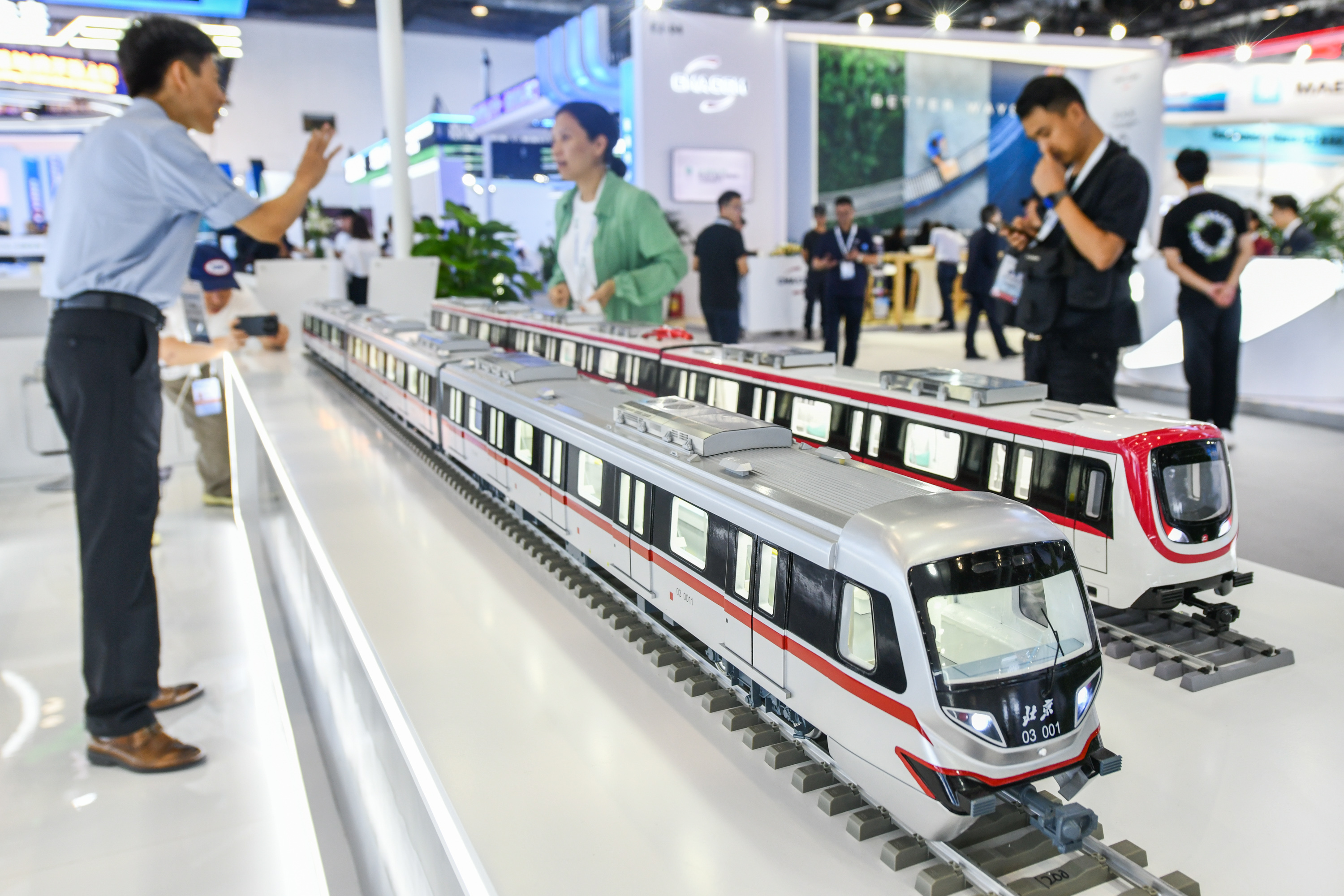 新技术亮相北京地铁3号线列车可跨线跑12号线
