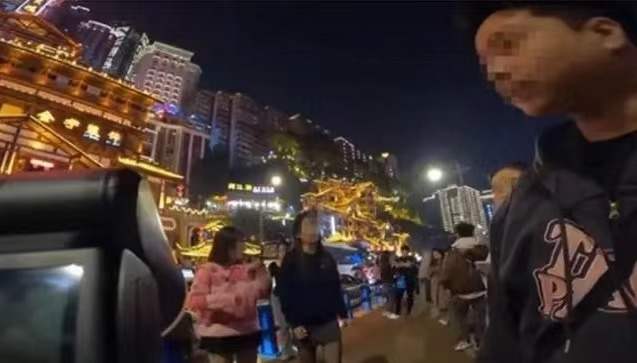 重庆洪崖洞“黑照相”阻止游客拍照？当地通报